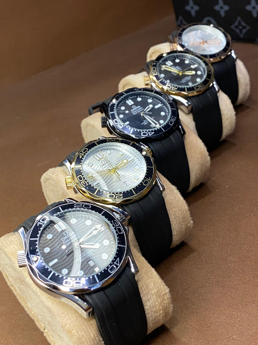 OMEGA SILICON STRAP WITH ROTATING DIAL