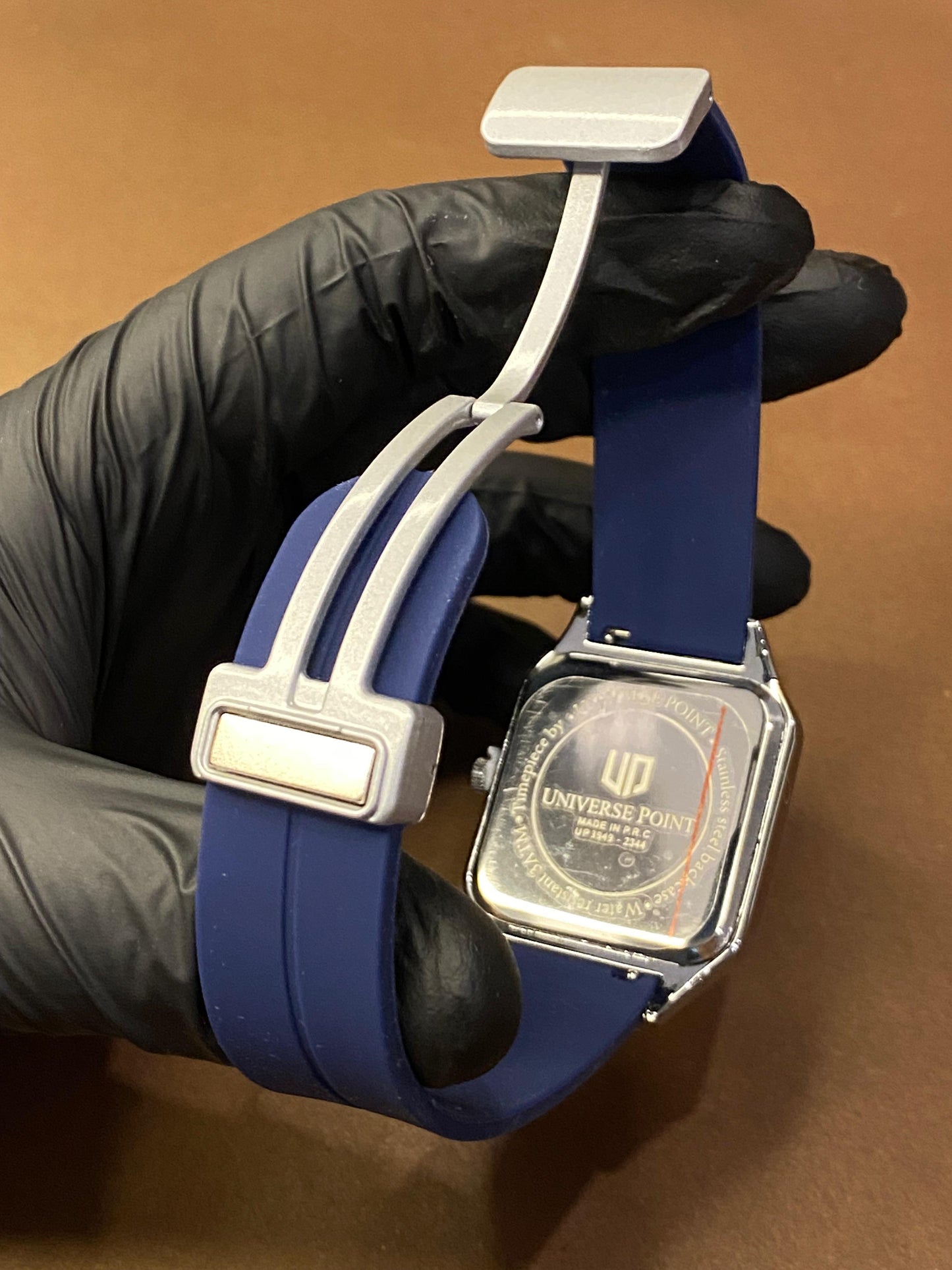 UNIVERSE POINT OLD MONEY STYLE WITH SILICON STRAP