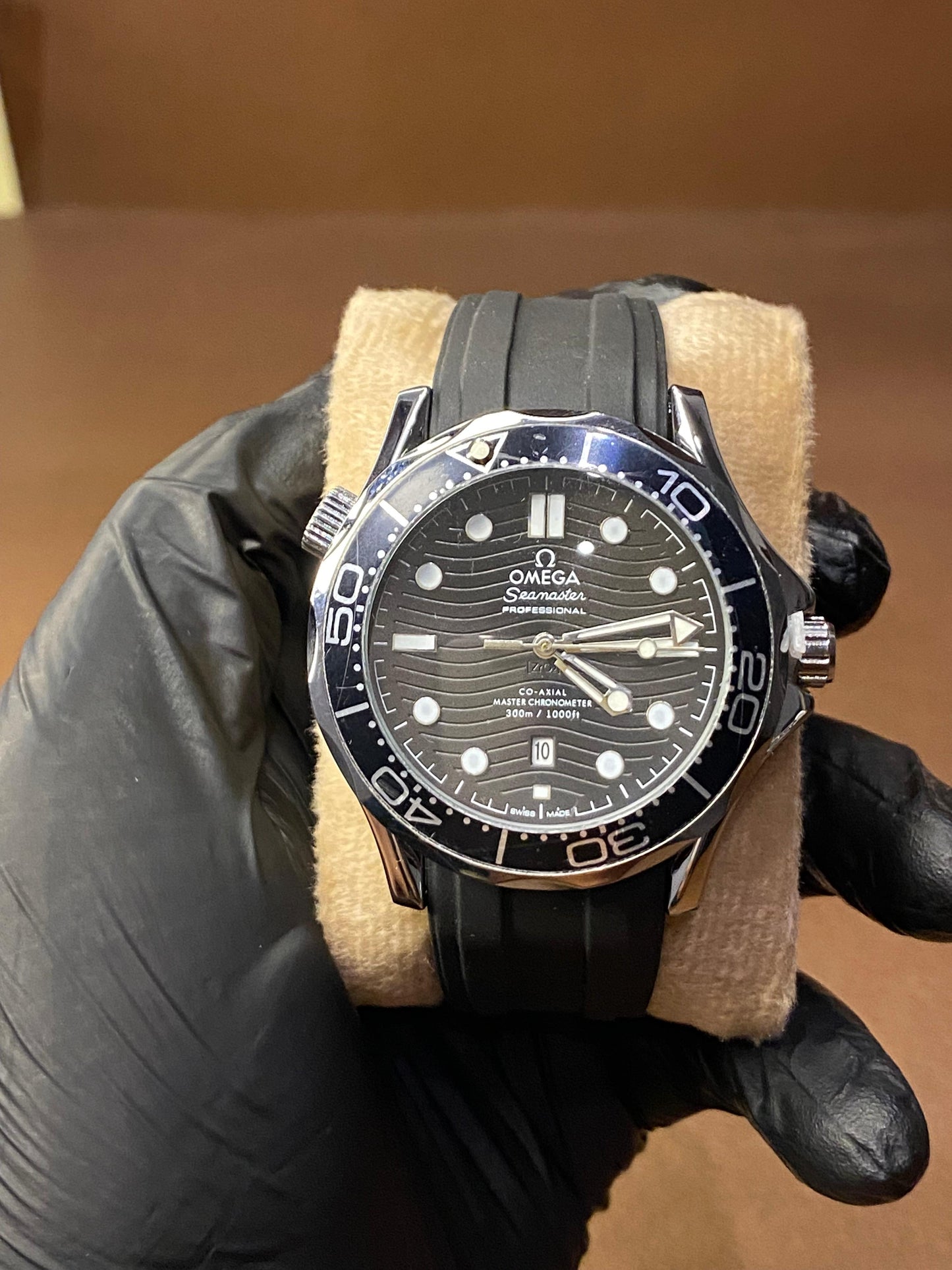 OMEGA SILICON STRAP WITH ROTATING DIAL