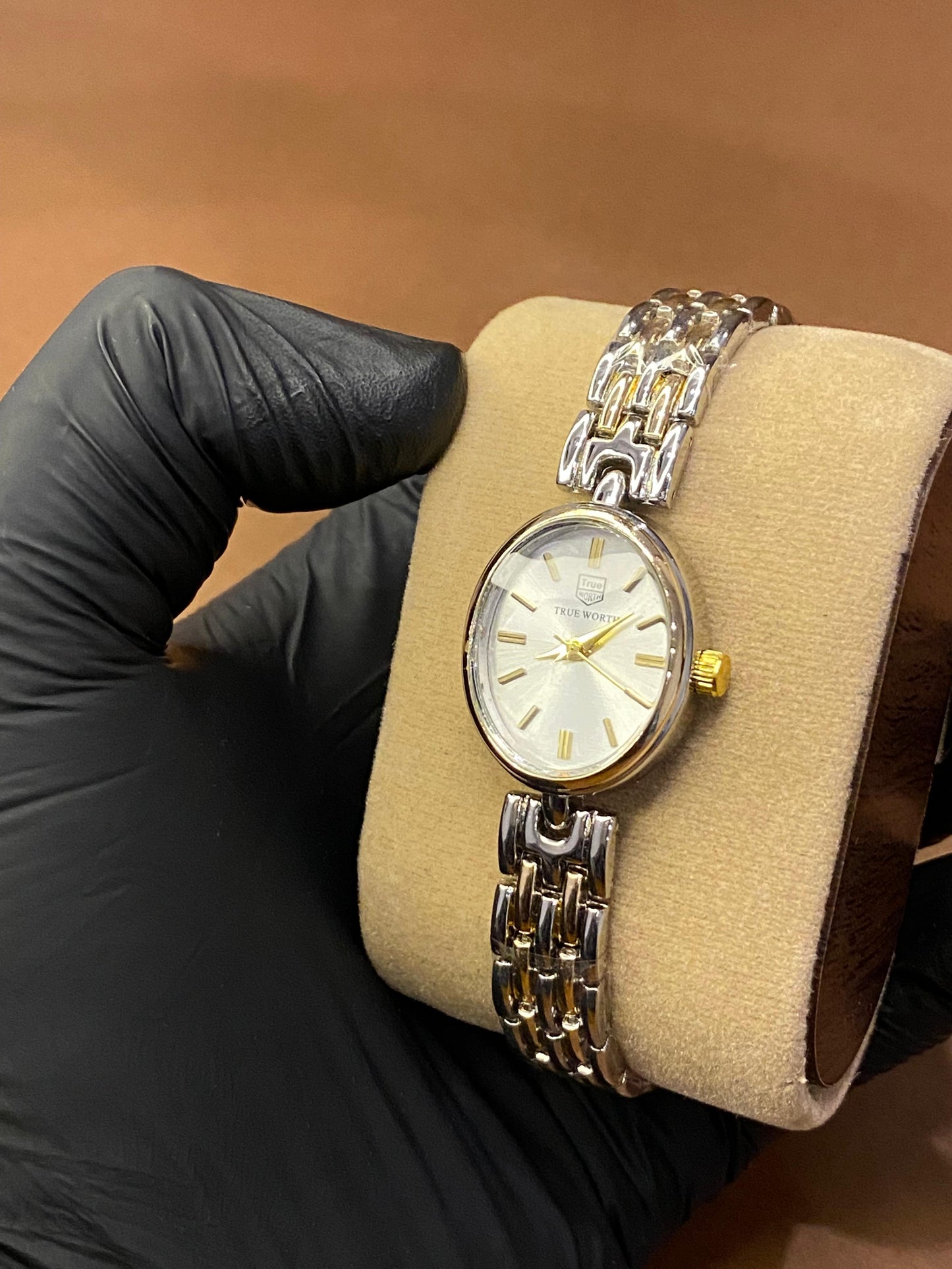 TRUE WORTH OVAL SHAPE LADIES WATCH