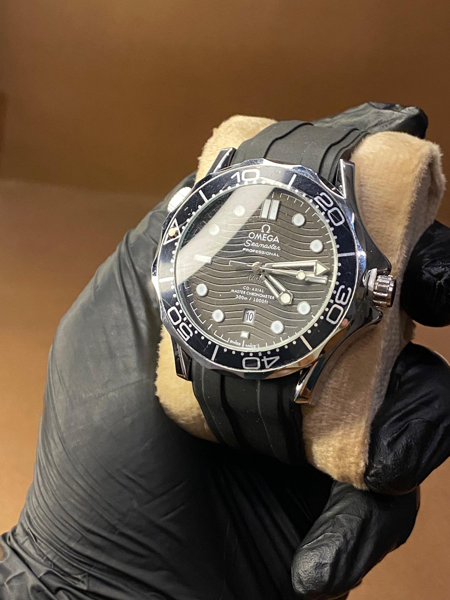 OMEGA SILICON STRAP WITH ROTATING DIAL