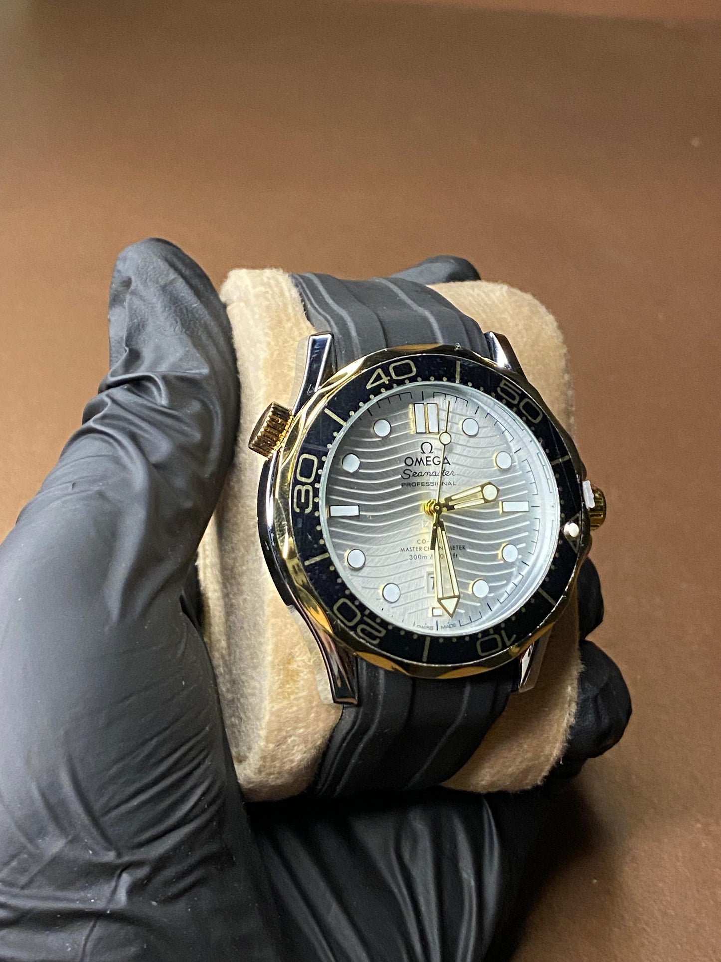 OMEGA SILICON STRAP WITH ROTATING DIAL