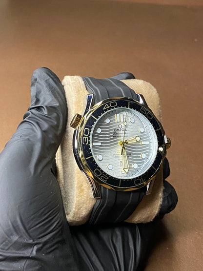 OMEGA SILICON STRAP WITH ROTATING DIAL