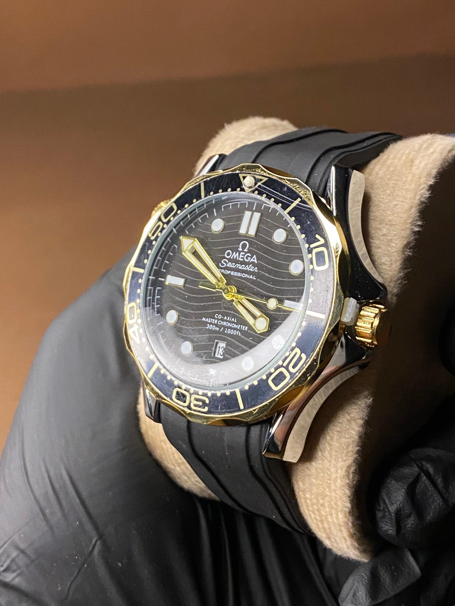OMEGA SILICON STRAP WITH ROTATING DIAL