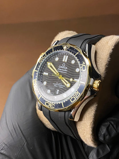 OMEGA SILICON STRAP WITH ROTATING DIAL