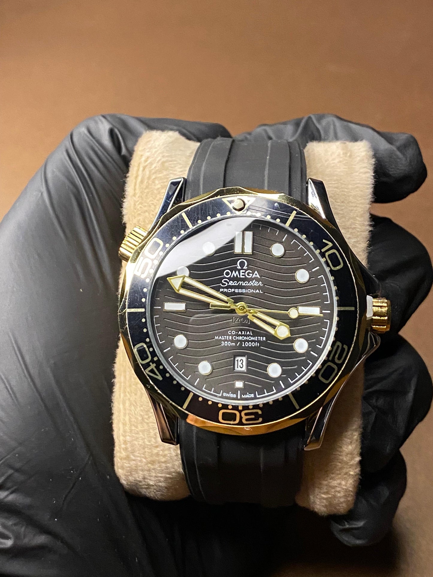 OMEGA SILICON STRAP WITH ROTATING DIAL