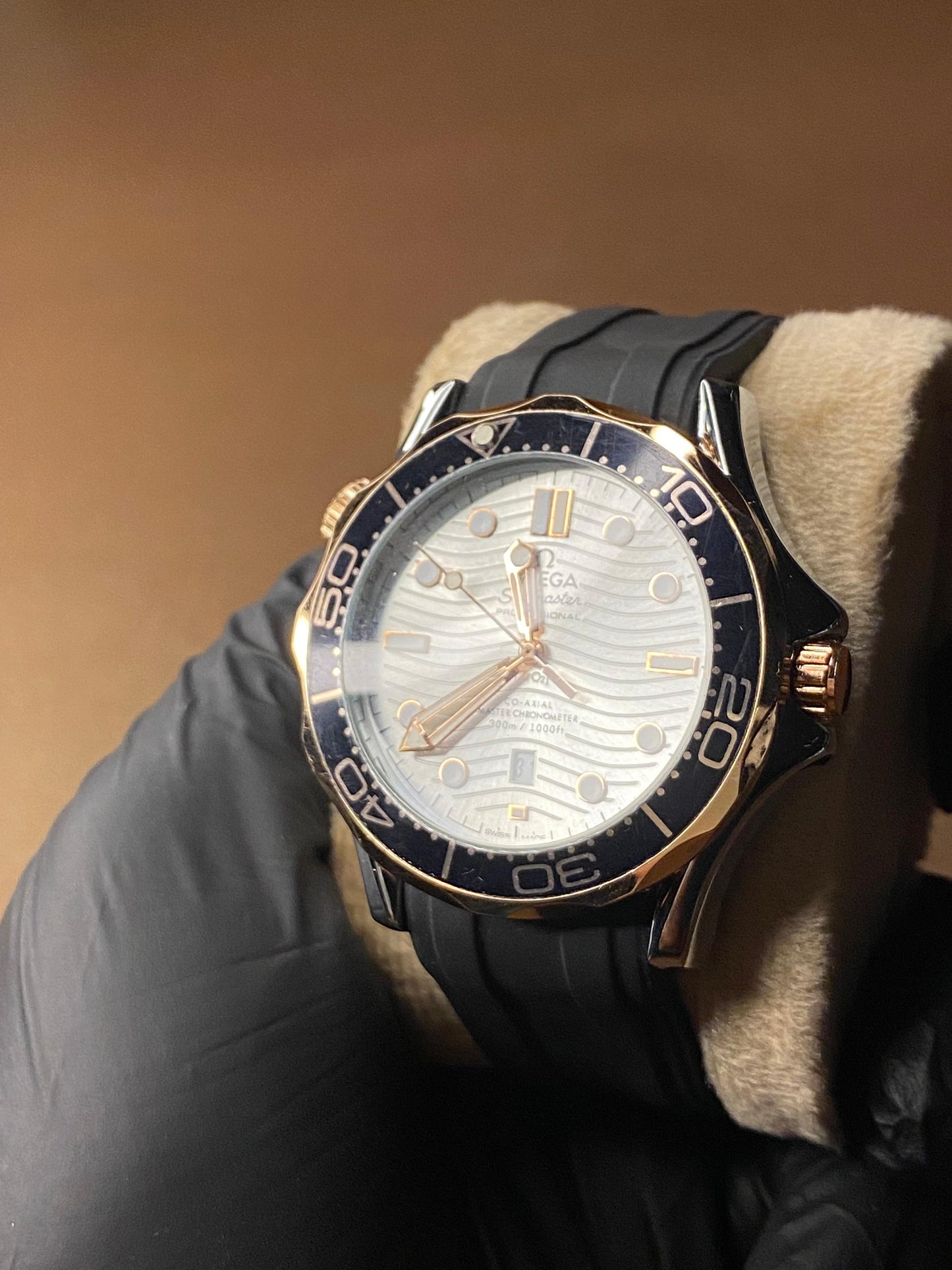 OMEGA SILICON STRAP WITH ROTATING DIAL