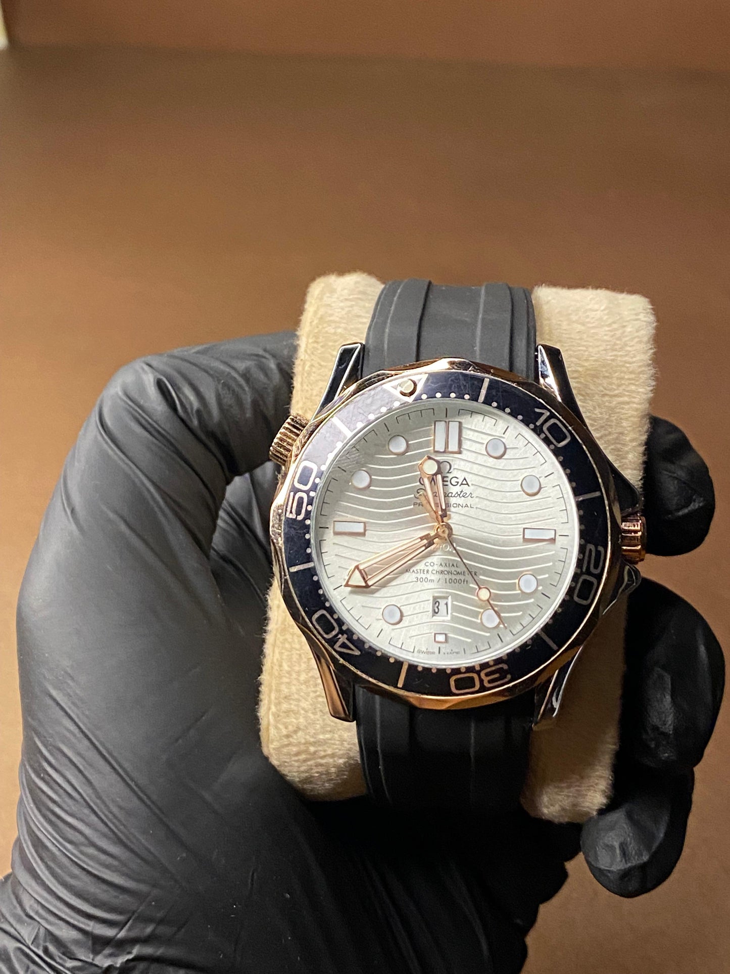 OMEGA SILICON STRAP WITH ROTATING DIAL