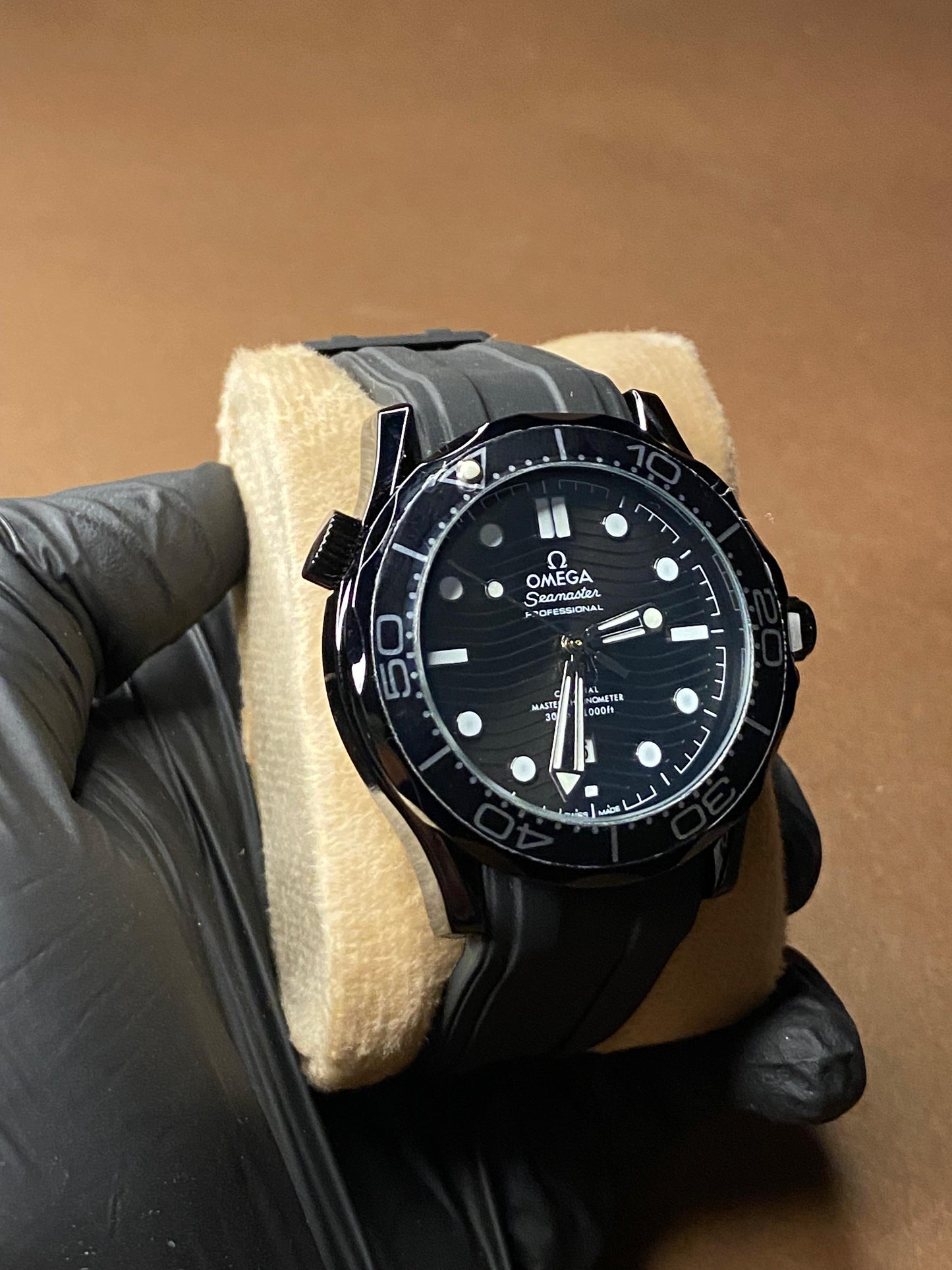 OMEGA SILICON STRAP WITH ROTATING DIAL