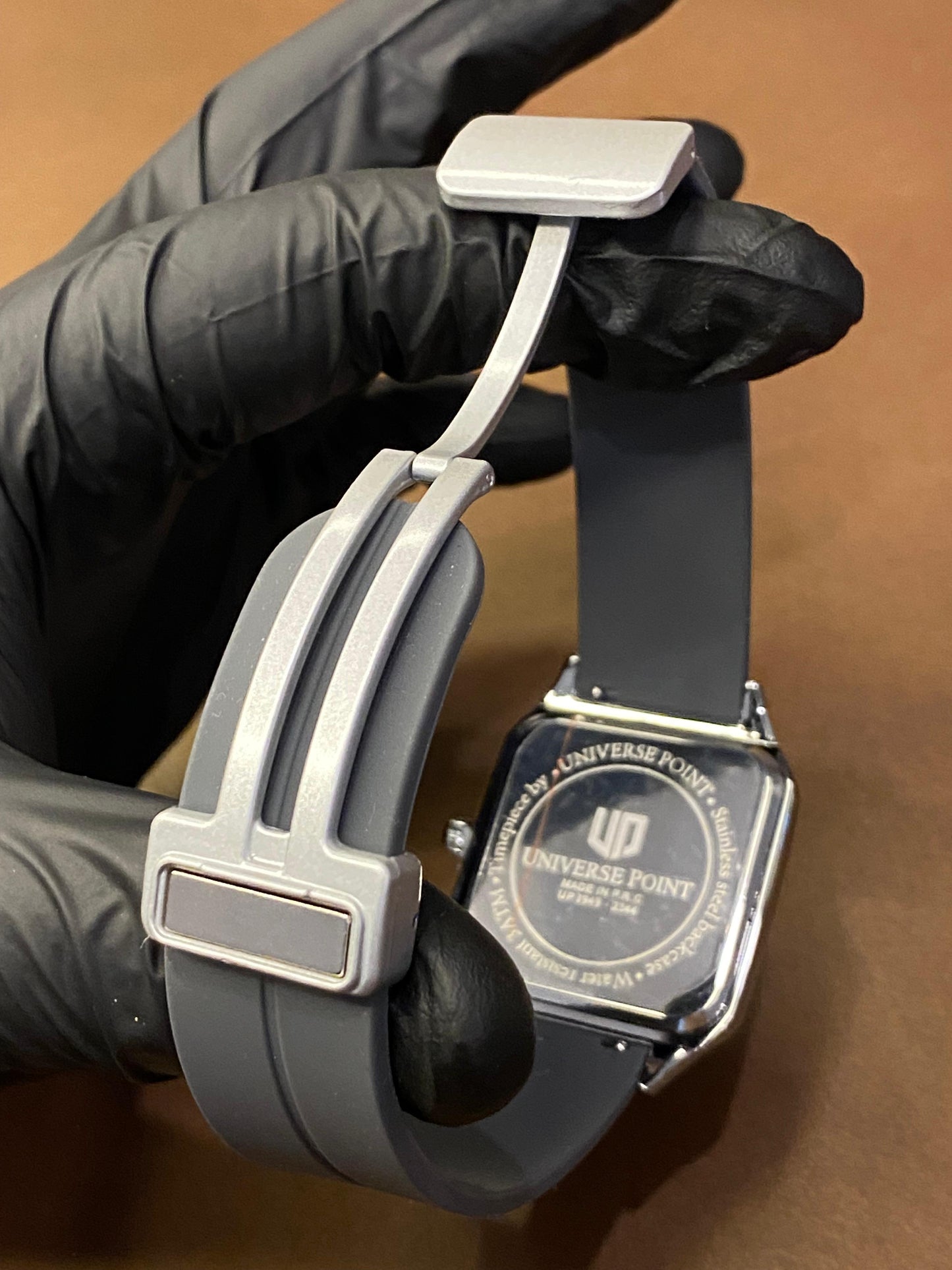 UNIVERSE POINT OLD MONEY STYLE WITH SILICON STRAP