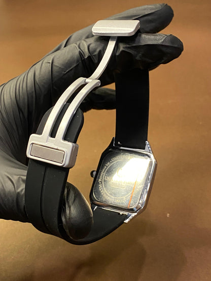 UNIVERSE POINT OLD MONEY STYLE WITH SILICON STRAP